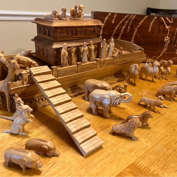Noah’s Ark- hand carved wood- over 50 pieces - Picture 2 of 5